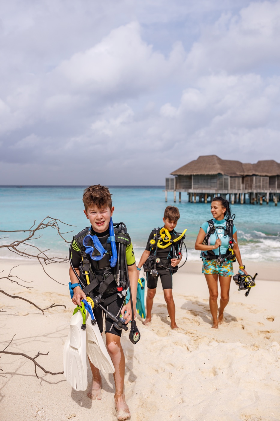 Kids diving